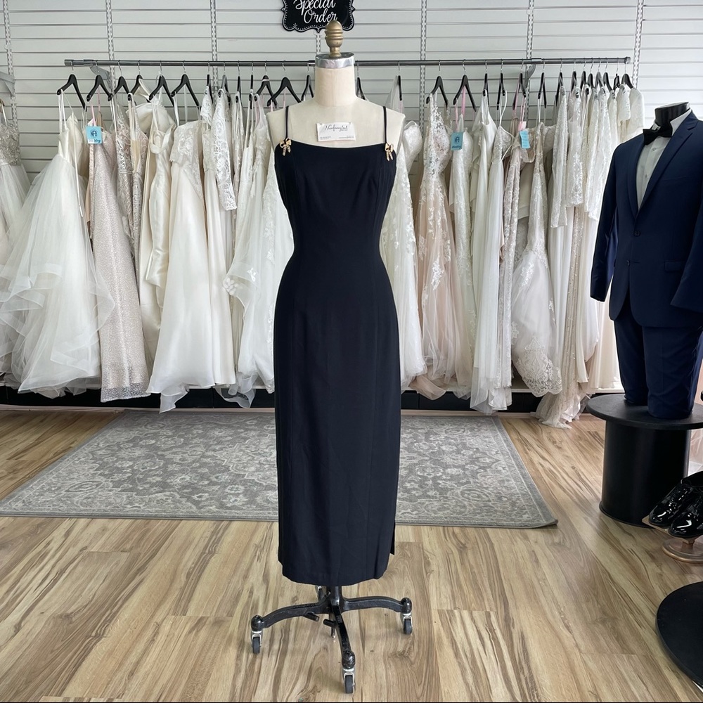 Black Sleeveless Dress with Bows
